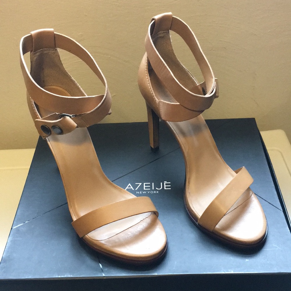NIB A7EIJE Strappy heels/sandals Sz 9.5